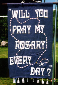 pray rosary banner.jpg (48696 bytes)
